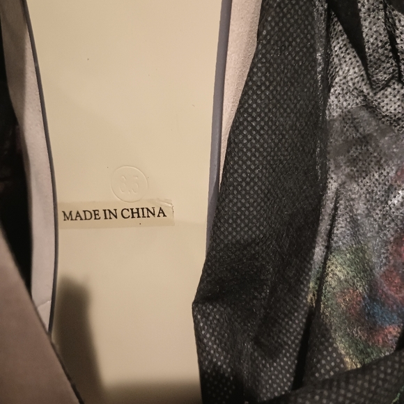 Heels - Picture 4 of 6